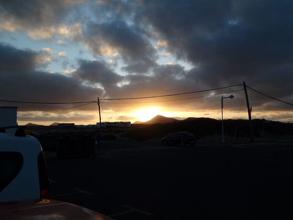 x / sunset.jpg sunset.jpg