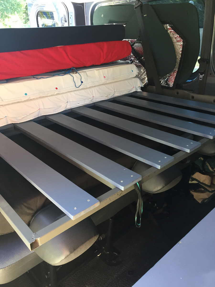 mon système de lit peigne qui nous fait un lit de 133 de large sur 184 de long / IMG_3801-min.jpg IMG_3801-min.jpg