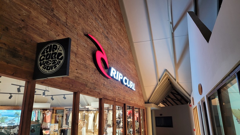 y'a même un surf shop!! / 20230417_202827.jpg 20230417_202827.jpg